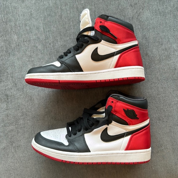 Women’s Air Jordan 1 retro high ‘Satin Black Toe’ - Picture 1 of 4